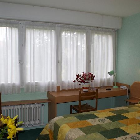 Hotel Le Lyon Bron Bagian luar foto