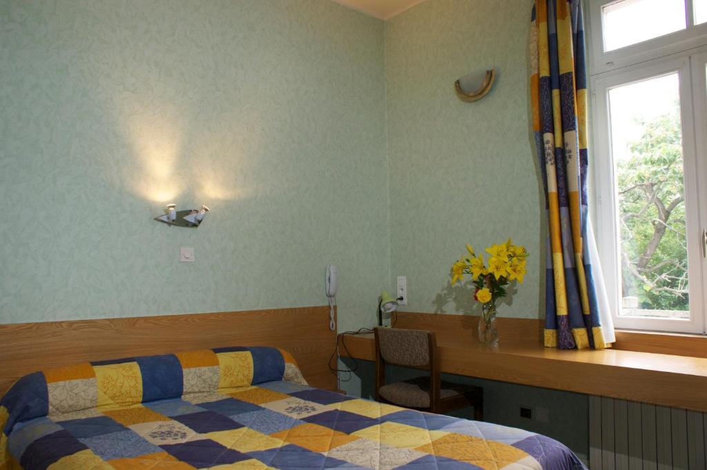 Hotel Le Lyon Bron Ruang foto