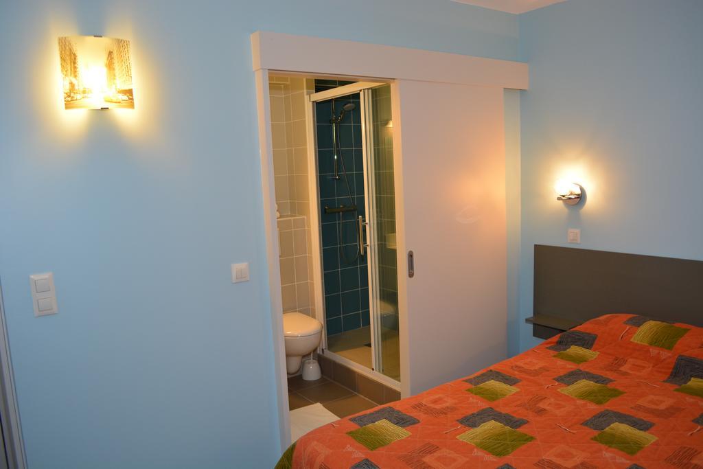 Hotel Le Lyon Bron Bagian luar foto