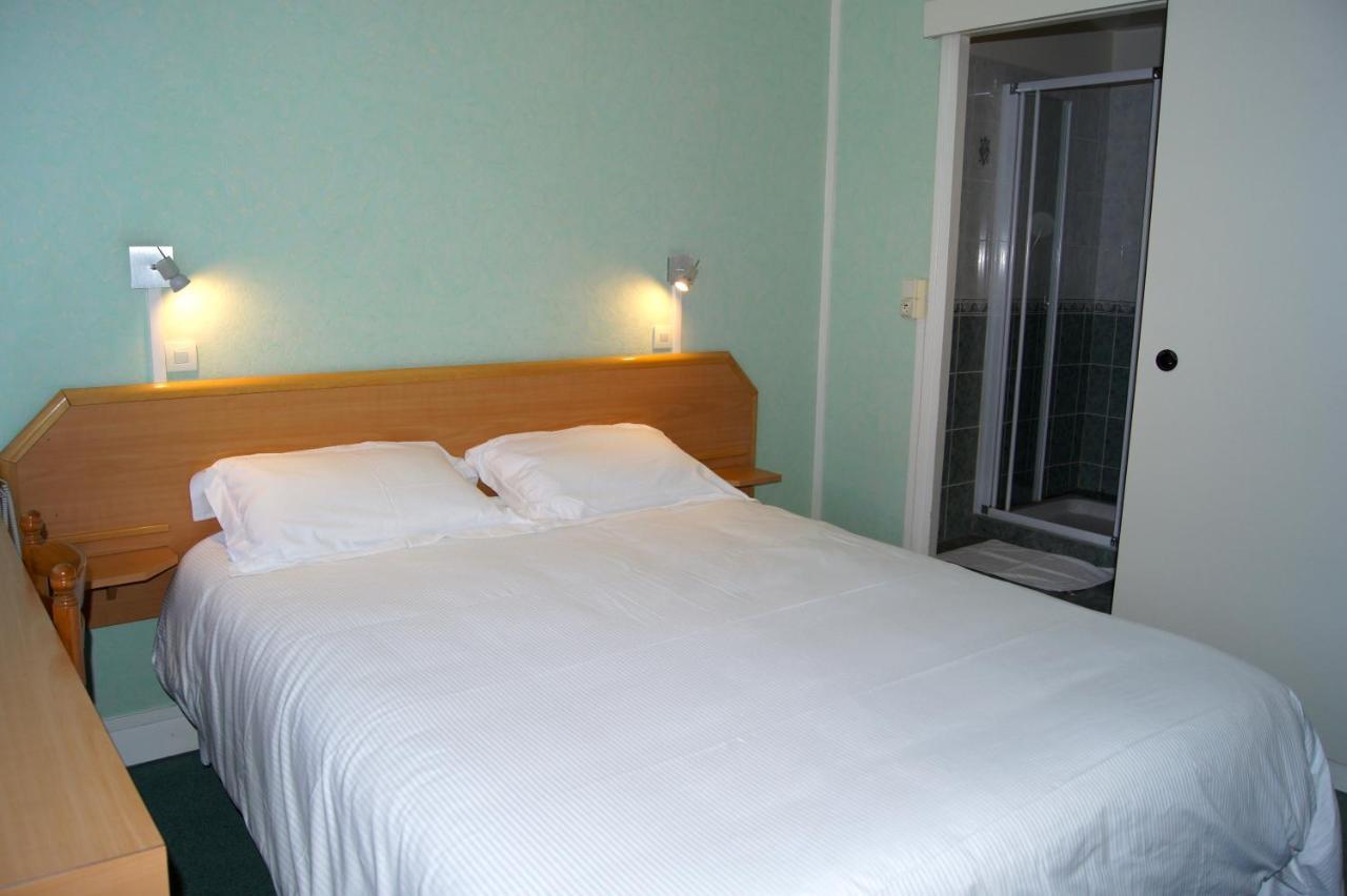 Hotel Le Lyon Bron Bagian luar foto