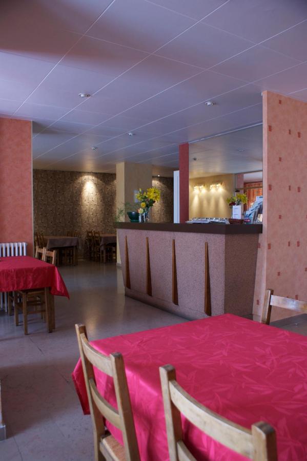 Hotel Le Lyon Bron Bagian luar foto